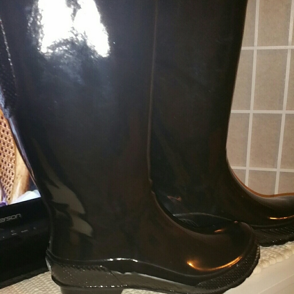 Crocs patent rain boots